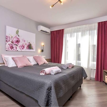 Rose One Bedroom Designer Apartment In City Centre By Flat Mаnager Sofya Dış mekan fotoğraf