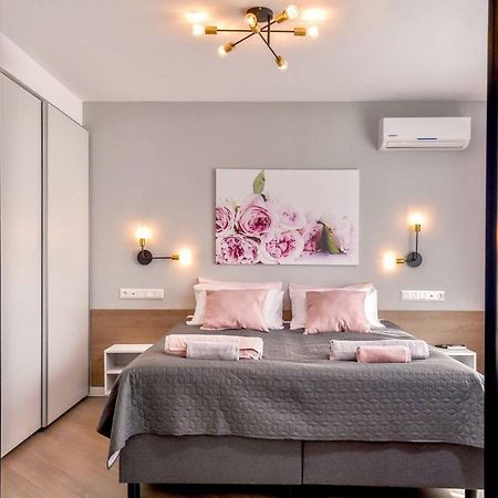 Rose One Bedroom Designer Apartment In City Centre By Flat Mаnager Sofya Dış mekan fotoğraf