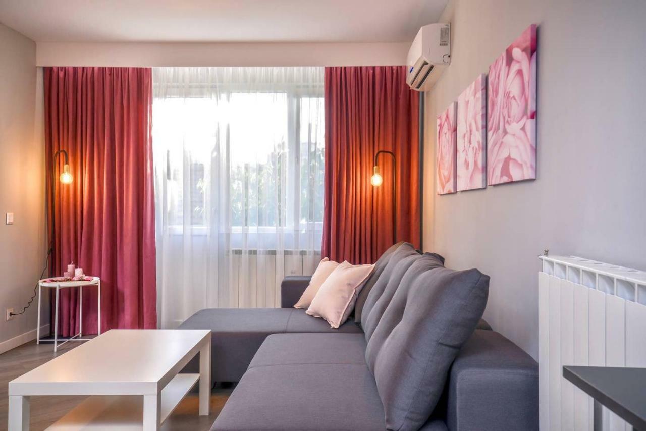 Rose One Bedroom Designer Apartment In City Centre By Flat Mаnager Sofya Dış mekan fotoğraf