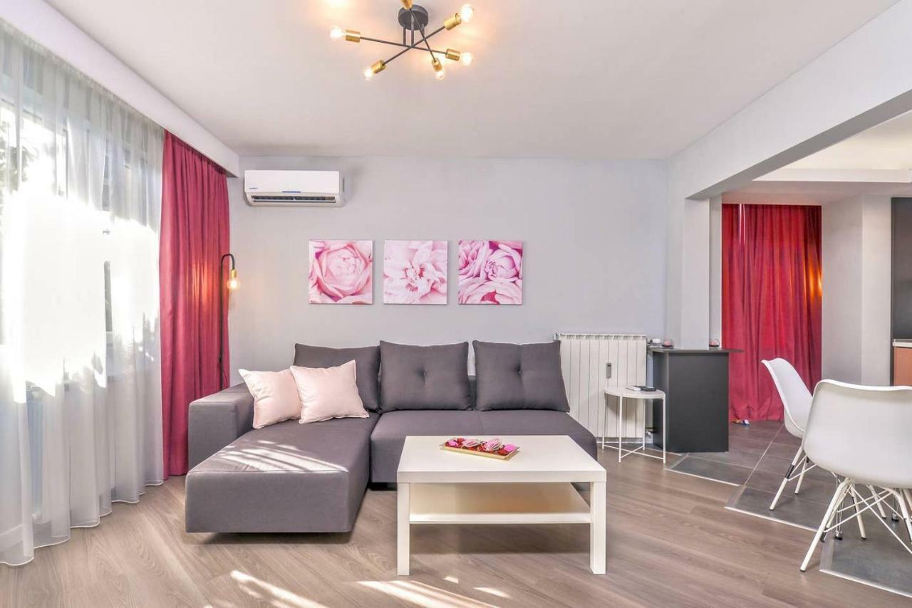 Rose One Bedroom Designer Apartment In City Centre By Flat Mаnager Sofya Dış mekan fotoğraf